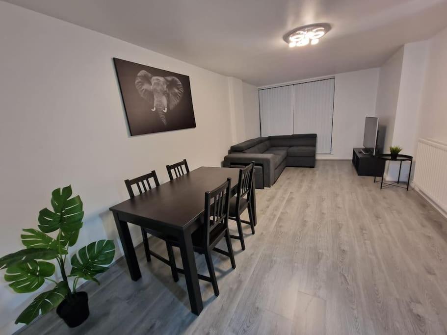 Contemporary City Centre Flat Belfast Eksteriør billede